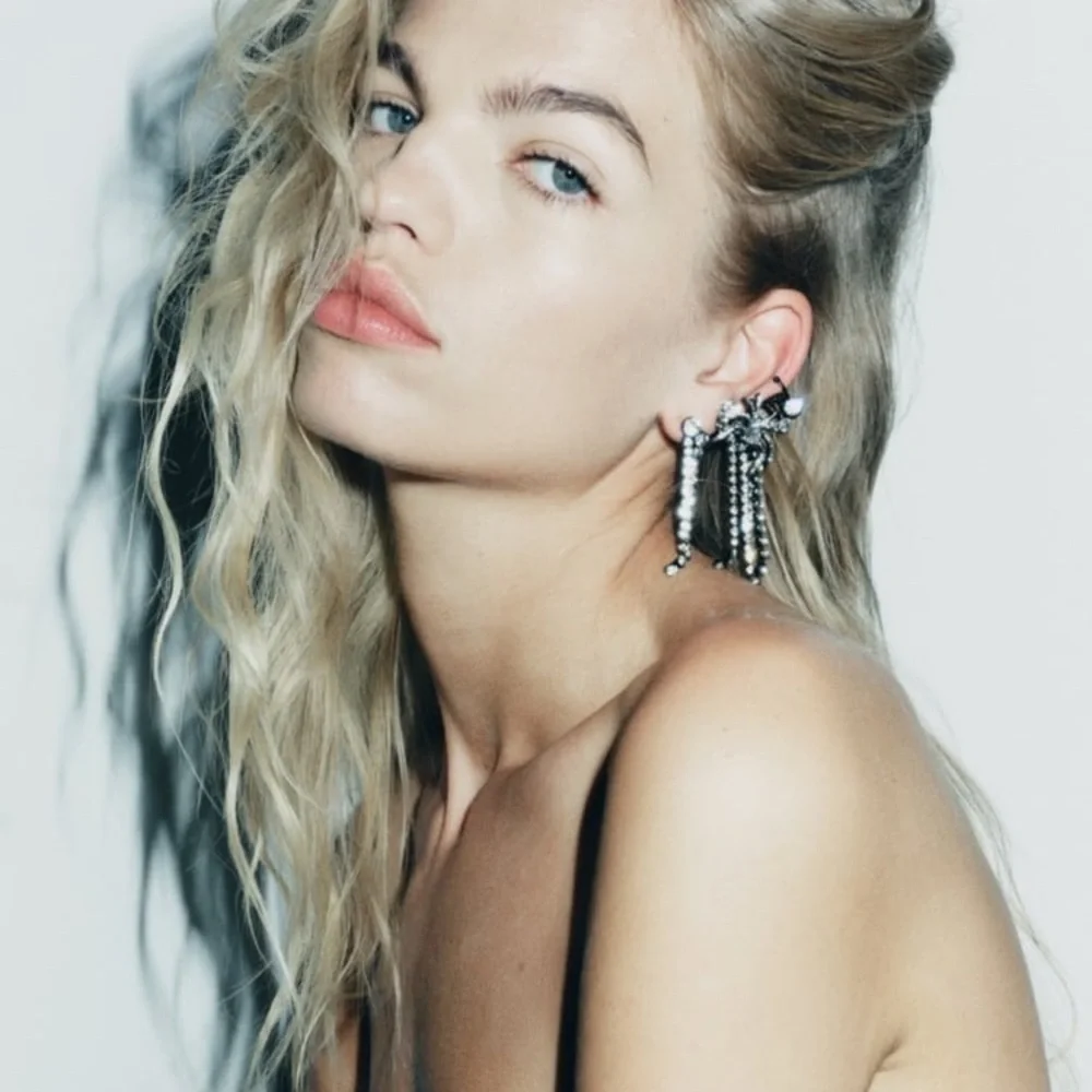 🌹NWT. Zara Anthracite Grey Metal Ear Cuff with Spider Detail and Rhinestone.